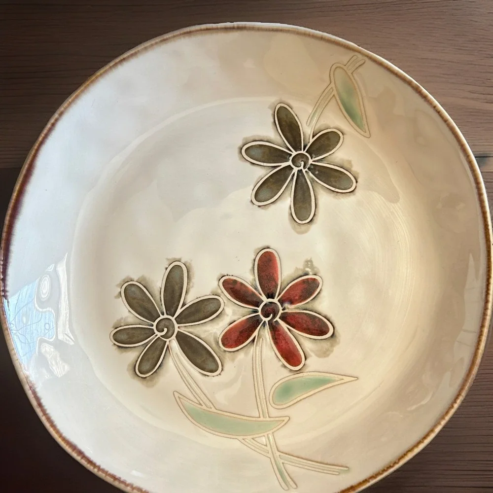 Pier 1 One Petals Stoneware Dinner plate 10.5